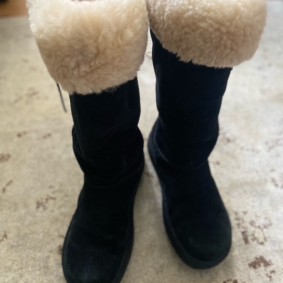 UGG boots- tall  Sherpa lined, upside lace up black size 7 - Picture 3 of 7